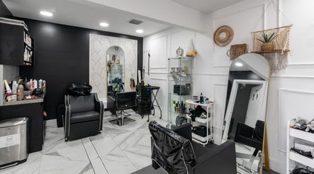 Q Studio Beauty Bar