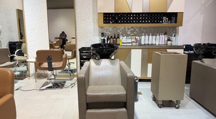 Momentous Beauty Lounge