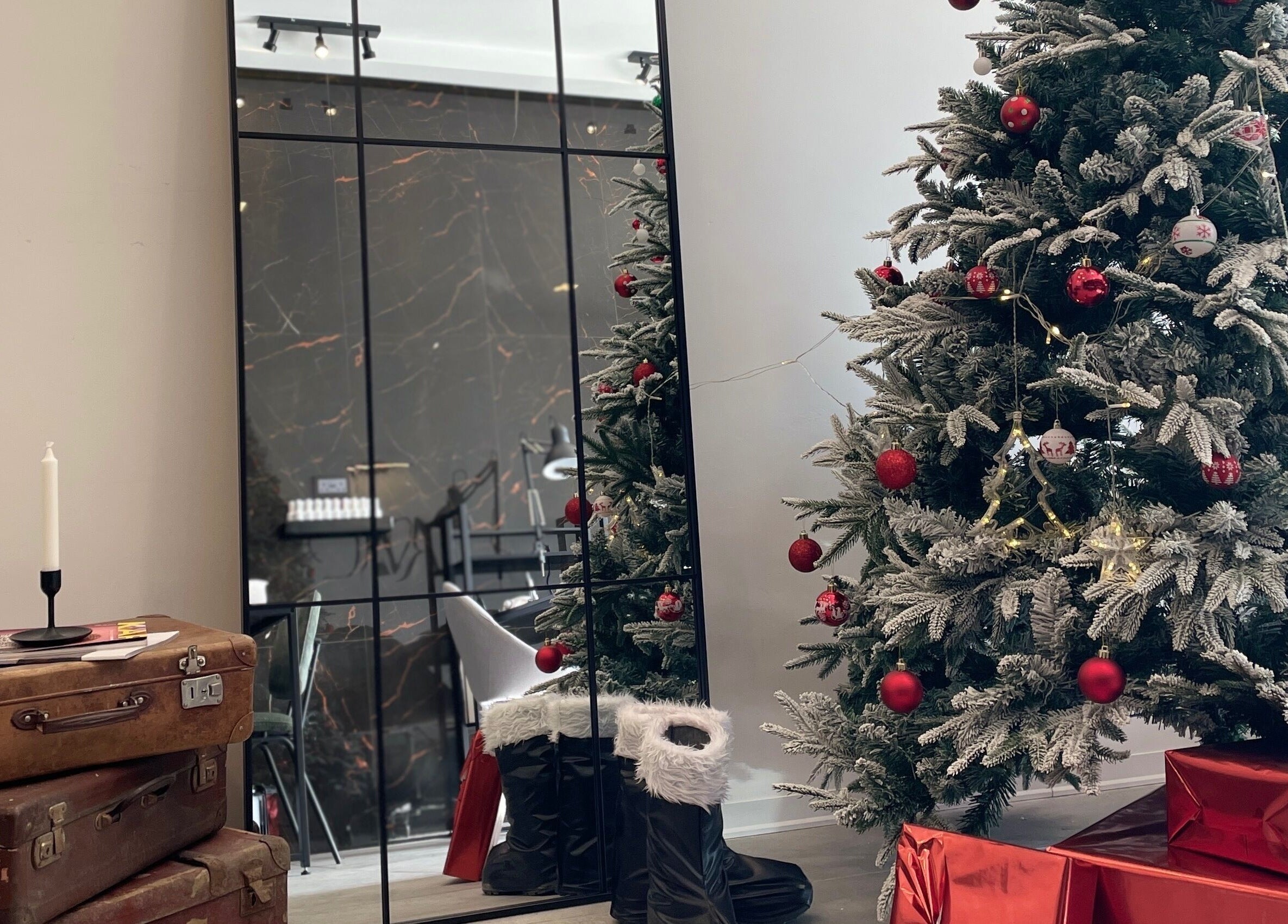 Festive Christmas tree with gifts at Diva Beauty Lounge, Tas-sliema, MT creating a warm holiday ambiance.