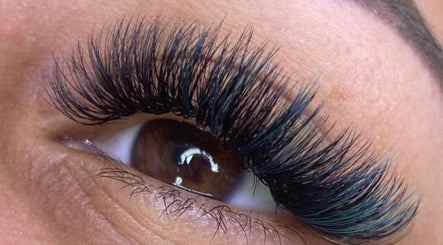 eyelashlounge image 2