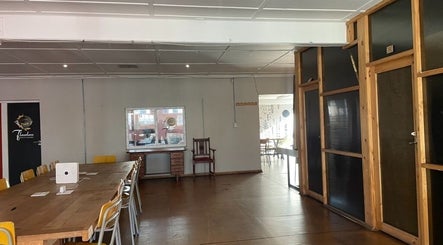 Eye Lash Lounge image 3