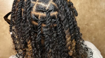 Manduh’s Chair LLC