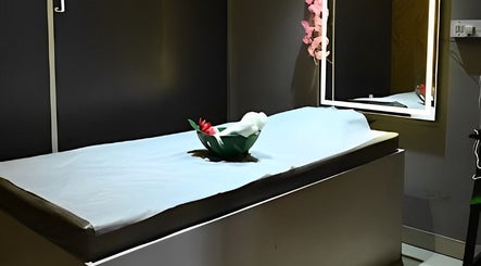 Candid Beauty Salon and Spa