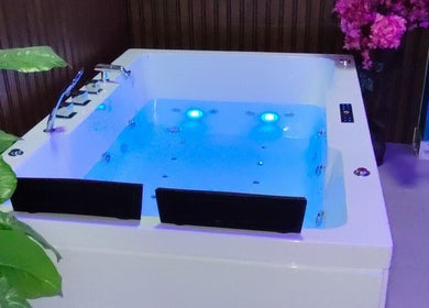 Luxurious jacuzzi at Candid Beauty Salon and Spa, Bengaluru, Karnataka, IN, surrounded by plants and flowers.