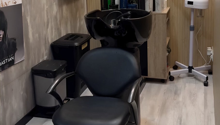 Enzo T Hair Salon slika 1