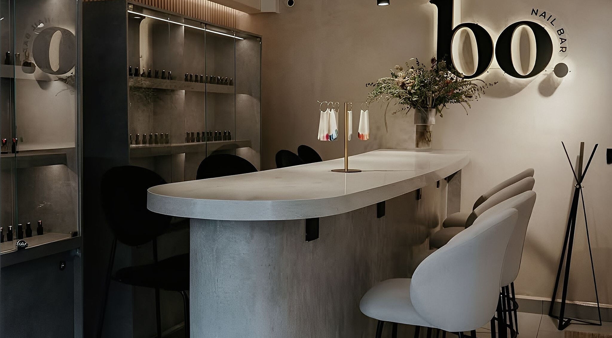 Sleek interior of Bo Nail Bar, Ciudad De México, with modern design and stylish seating.