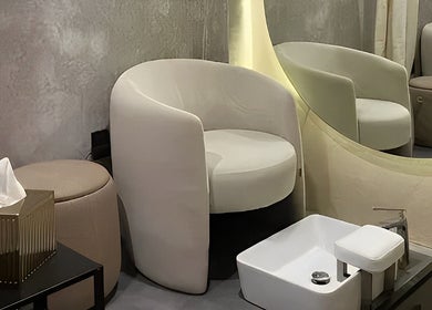 Luxurious pedicure chair and basin at Bo Nail Bar, Ciudad De México, Ciudad De México, MX.