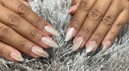 Maia's Nails Laureles image 2