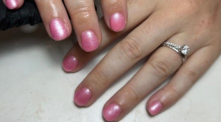 Glossed By Imogen | Mobile Gel Nail Artist Bild 3