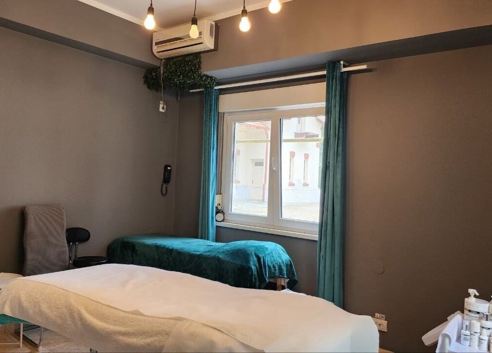 Relaxing spa room at Healthy Skin Lab - Liudmyla Dmytrenko, București, București, RO, with treatment beds.