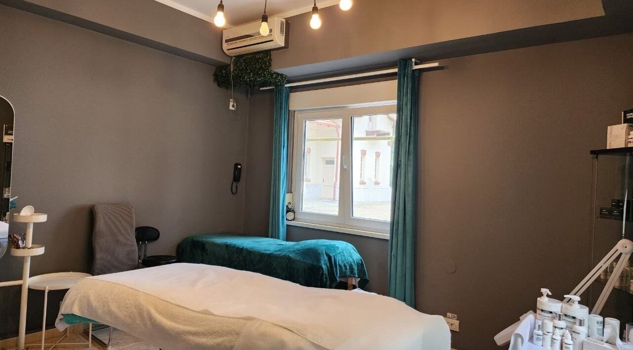 Relaxing spa room at Healthy Skin Lab - Liudmyla Dmytrenko, București, București, RO, with treatment beds.