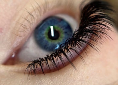 Close-up of enhanced eyelashes at Cami_beautyart BANK • CITY OF LONDON, London, England, GB.