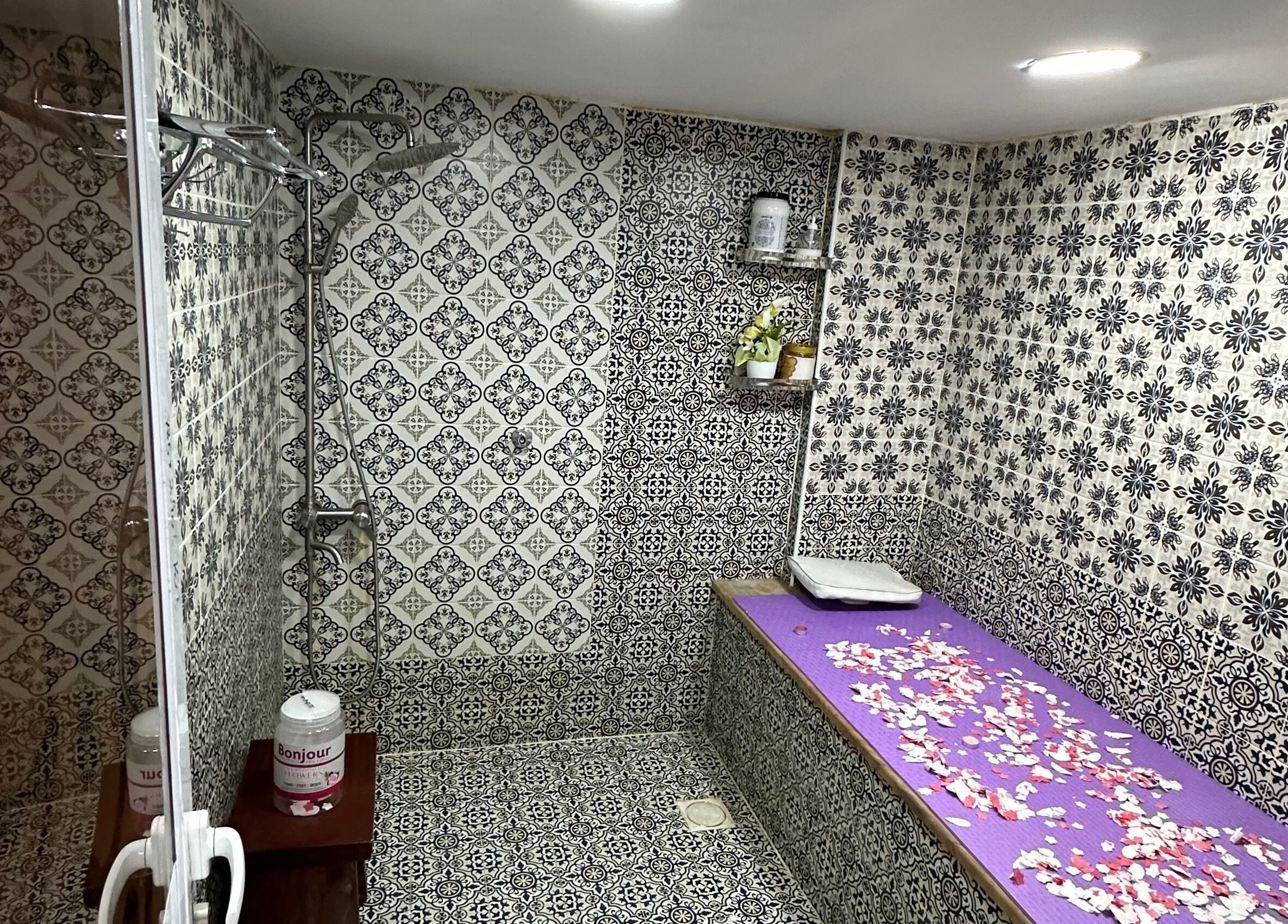 AL AMEER AL MALAKI GENTS SALON - صالون الأمير الملكي للرجال shower area with decorative tiles, Sharjah, AE.