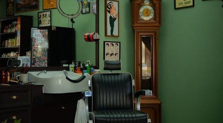 Mens World Barbershop image 2