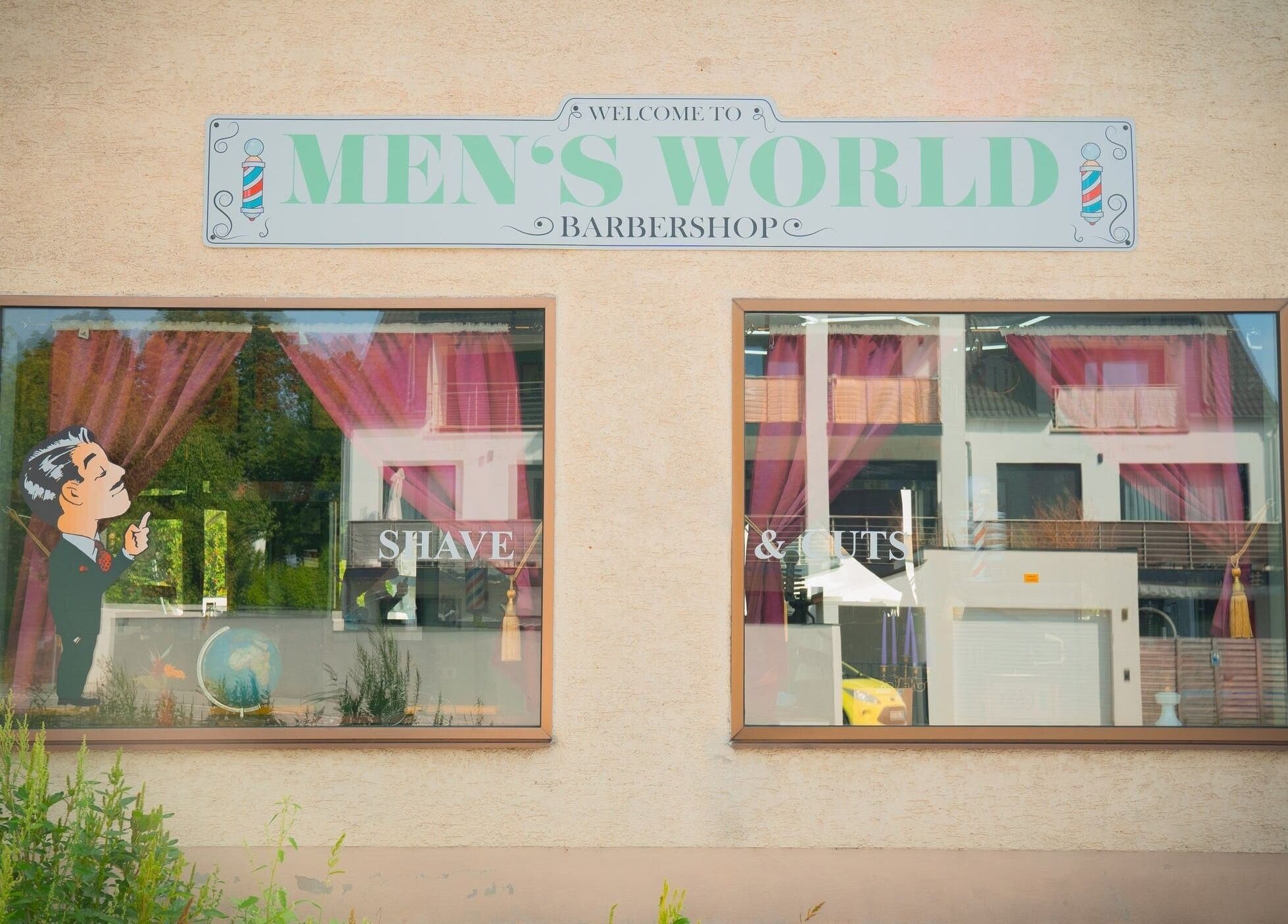 Außenansicht von Mens World Barbershop in Ingolstadt, Bayern, DE mit dekorativen Schaufenstern.