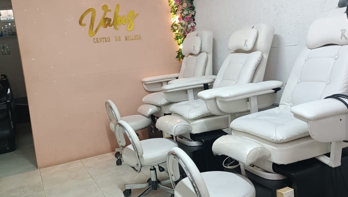 Sillas de spa en VALUS CENTRO DE BELLEZA, Malambo, Atlántico, CO, ofreciendo comodidad y lujo.