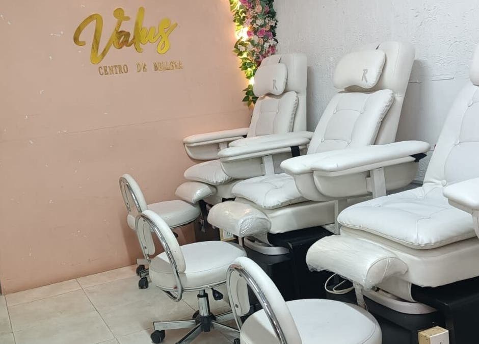 Sillas de spa en VALUS CENTRO DE BELLEZA, Malambo, Atlántico, CO, ofreciendo comodidad y lujo.