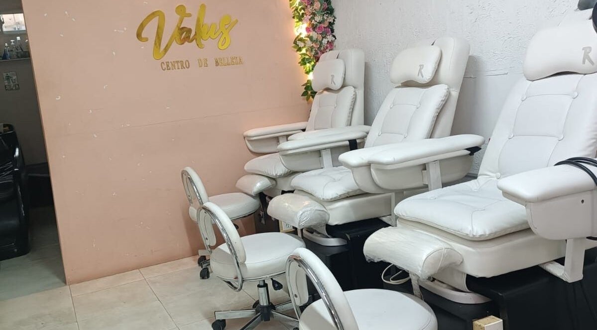 Sillas de spa en VALUS CENTRO DE BELLEZA, Malambo, Atlántico, CO, ofreciendo comodidad y lujo.