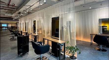 Colors Japanese hair salon image 3