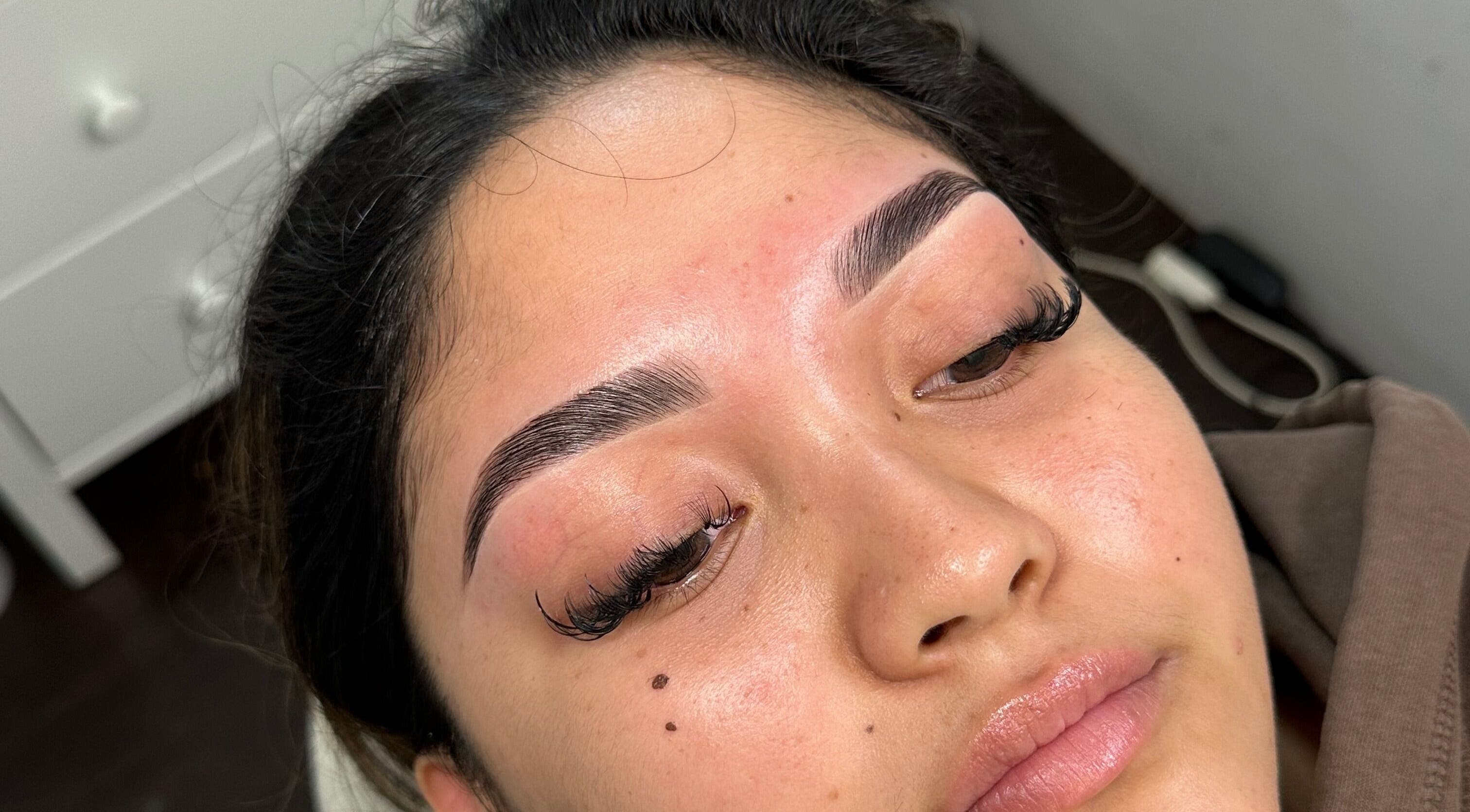 Perfectly shaped eyebrows at SmBrowArtist in Downey, California, US, showcasing beauty excellence.