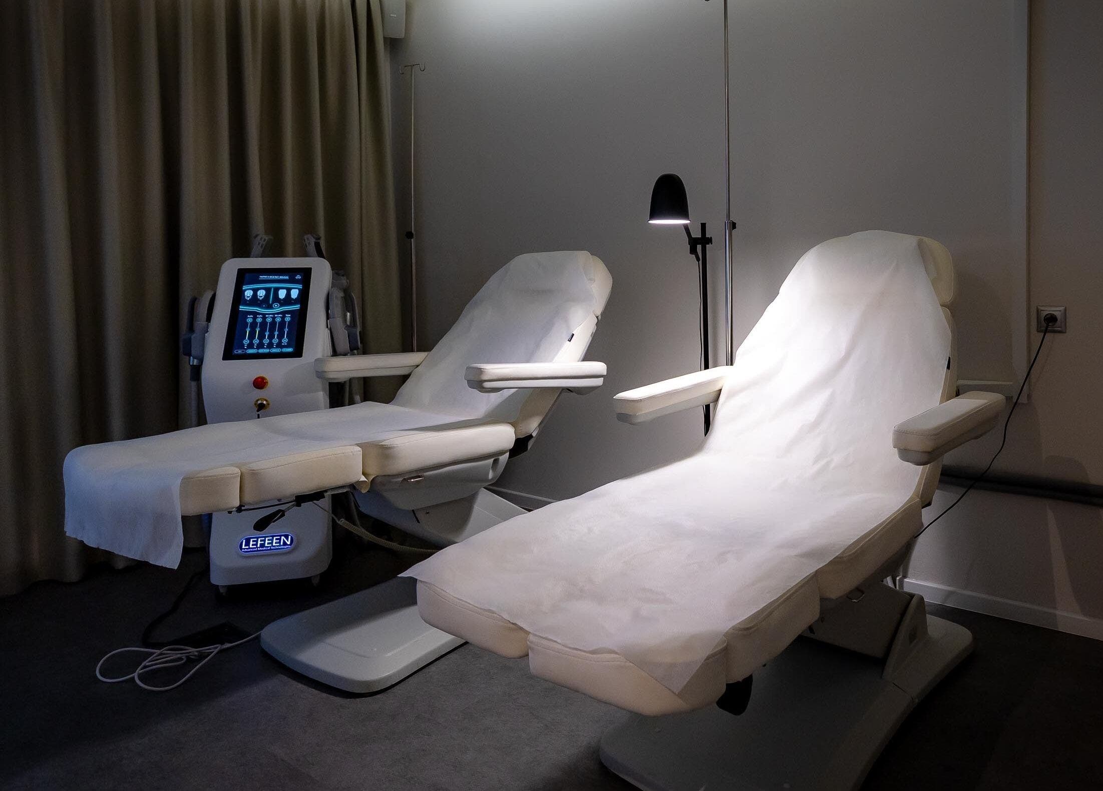 Moderní relaxační místnost v Aezoku Longevity Clinic, Bratislava, Bratislavský Kraj, SK.