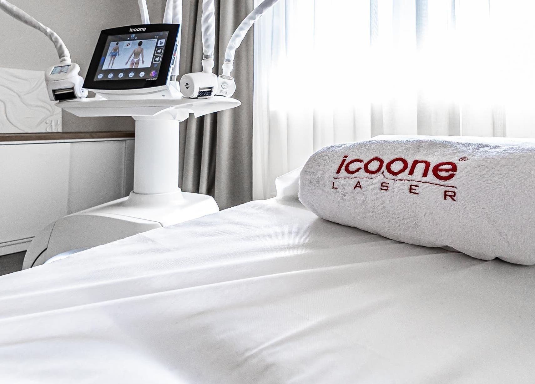 Modern laser přístroj v Aezoku Longevity Clinic, Bratislava, Bratislavský Kraj, SK připravený na ošetření.