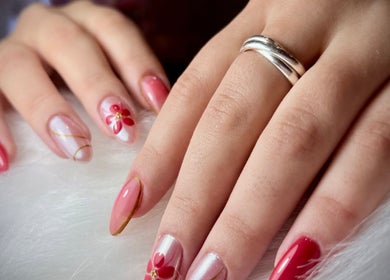 Elegant floral nail art at Glamicious nails by Katia in L-imġarr, MT.