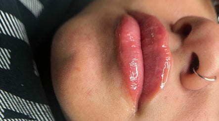 Lins Lavish Lips image 2