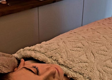 Serene relaxation at HOLISTIC RADIANCE, Our World Yoga, Glasgow, Scotland, GB. Cozy wellness moment.