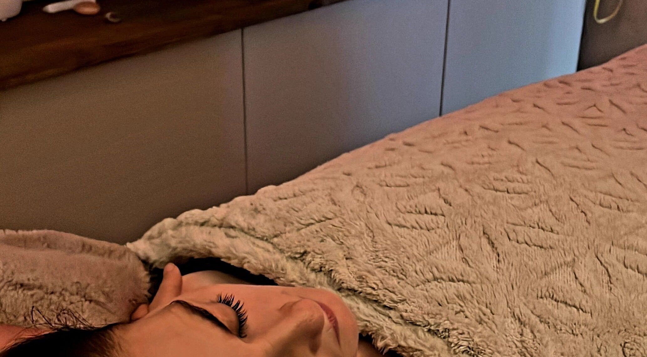 Serene relaxation at HOLISTIC RADIANCE, Our World Yoga, Glasgow, Scotland, GB. Cozy wellness moment.