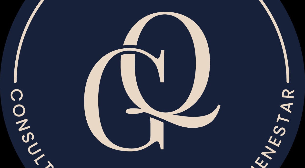 Logotipo de Gaby Quijada en azul y beige, consultoría de bienestar online desde Georgia, EE. UU.