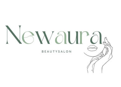 Logo van Newaura beautysalon gelegen in Lokeren, Vlaams Gewest, BE. Minimalistisch ontwerp in groene tinten.