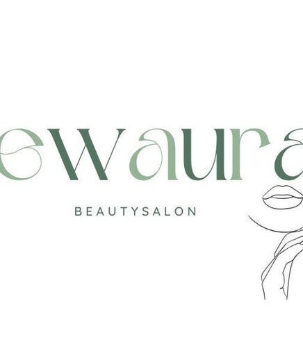 Logo van Newaura beautysalon gelegen in Lokeren, Vlaams Gewest, BE. Minimalistisch ontwerp in groene tinten.
