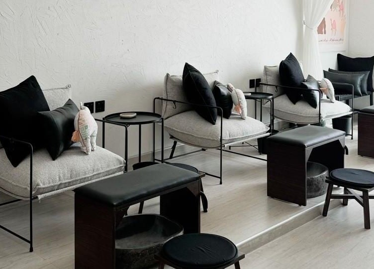 Elegant seating area at Bannanah Spa | بنانة سبا, Riyadh, Riyadh Province, SA, offering a calming atmosphere.