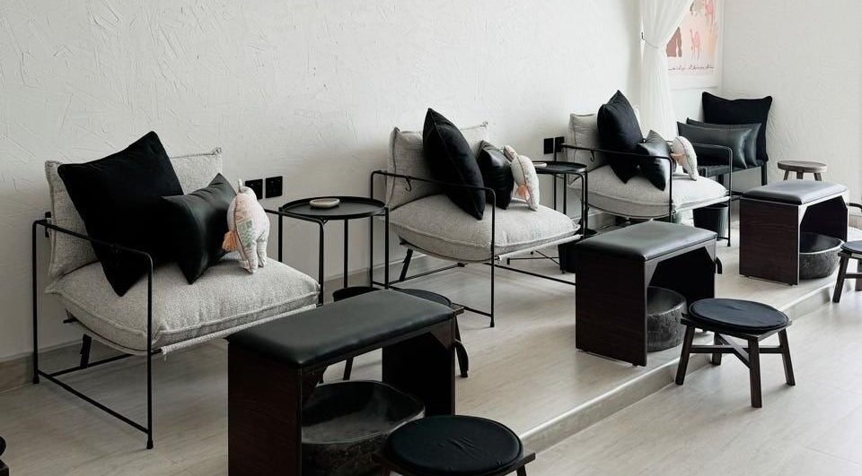 Elegant seating area at Bannanah Spa | بنانة سبا, Riyadh, Riyadh Province, SA, offering a calming atmosphere.