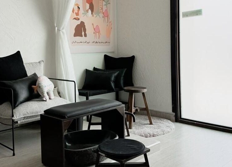 Cozy lounge area at Bannanah Spa | بنانة سبا, Riyadh, Riyadh Province, SA with minimalist decor.