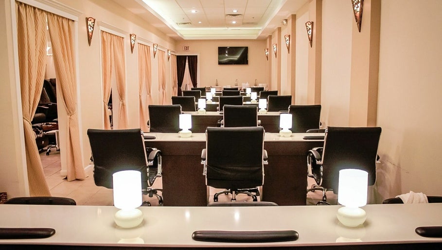 Omnia Nail Spa image 1