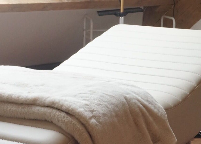 Luxury treatment bed at JL’s Hideaway Beauty & Aesthetics in Bewdley, England, GB offers relaxing services.