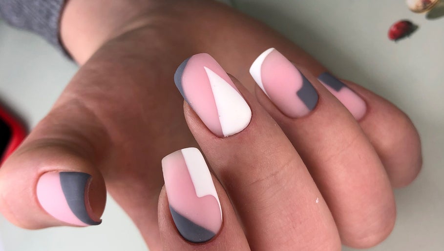 Flawless Nails image 1