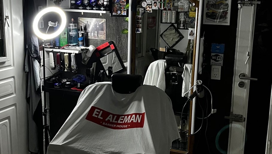 Immagine 1, El Aleman Barber House