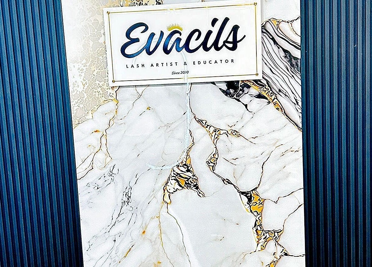 Panneau artistic Evacils à Montréal, Québec, CA, avec design marbré et bleu.