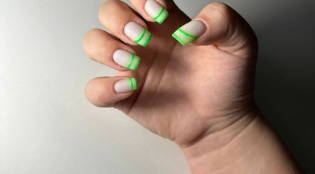 nails_lux.daria image 2