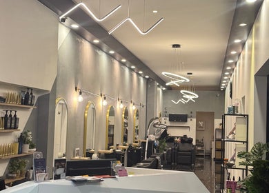 Interior moderno e sofisticado da Monalisa Hairdresser em Rockdale, Nova Gales do Sul, AU.