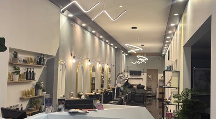 Interior moderno e sofisticado da Monalisa Hairdresser em Rockdale, Nova Gales do Sul, AU.