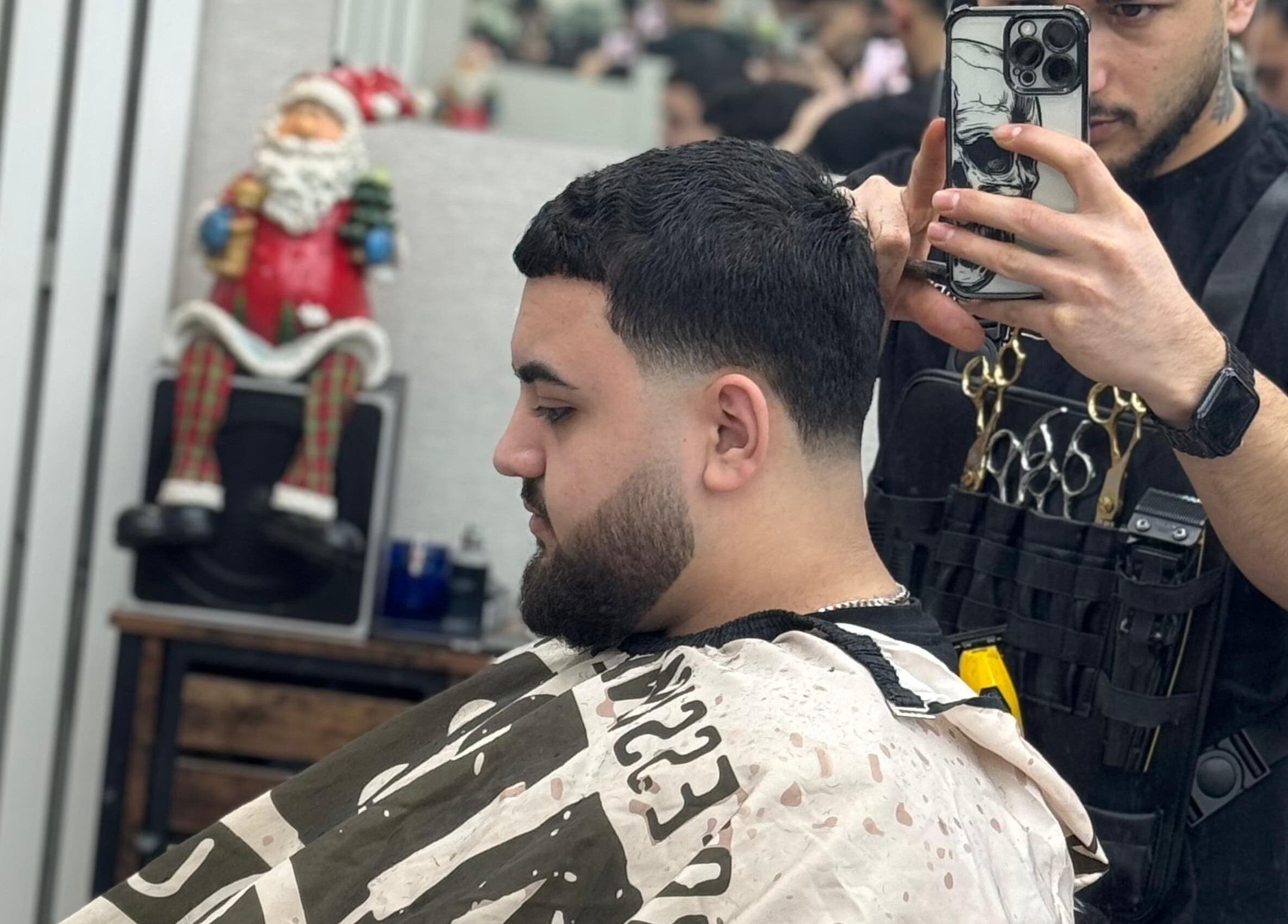 Barber crafting stylish haircut at Sam’s Barbers London, London, England, GB.