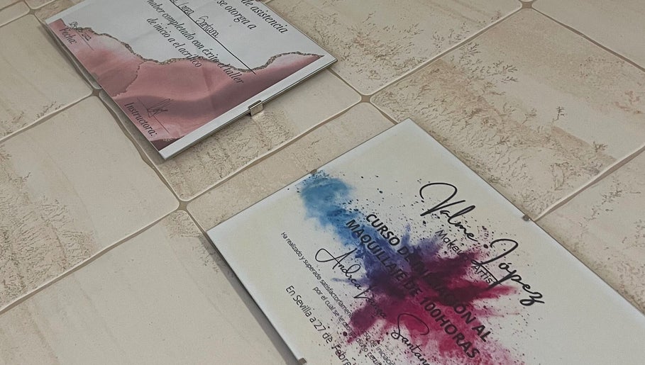 Certificados en Naiils Aandrea, Sevilla, Andalucía, ES, destacando talento en belleza y maquillaje.