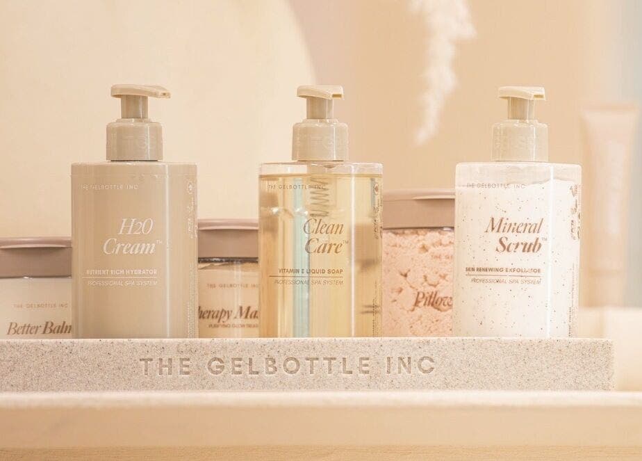 Productos de cuidado en Oh! Nails, Panamá, Provincia De Panamá, PA, ofrecen lujo y renovación.