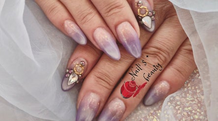 Manucure élégante avec dégradé violet à Nail's beauty, Mios, Nouvelle-Aquitaine, FR.