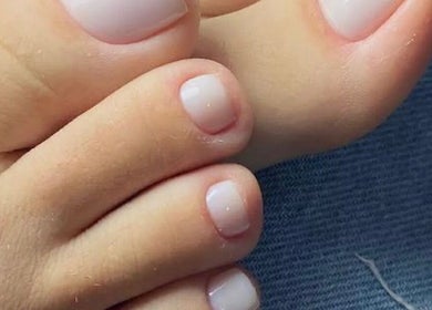 Uñas de pies con manicura perfecta en T.M glow nail, Samborondón, Guayas, EC.