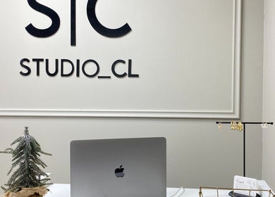 Recepción moderna de SCSTUDIO_CL en Providencia, Región Metropolitana, CL, destacando su elegante interior.